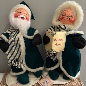Annalee Dolls 1999 Mr & Mrs Claus. Very nice condition. Made in the USA.
